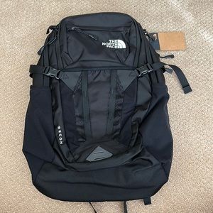 The North Face Unisex Recon Black 30 Liter Backpack